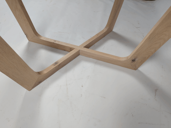 Onderstel van de ovale tafel